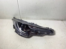 Laden Sie das Bild in den Galerie-Viewer, Frontscheinwerfer Toyota Corolla 81110-02S70 81110-02S78 LED Rechts oder Links