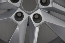 Load image into Gallery viewer, 1x Alufelge 17 Zoll 6.5" 5x112 41ET Glanz Silber 3V0601025BH Skoda Rim Wheel FEL4924744174ly