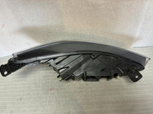 Laden Sie das Bild in den Galerie-Viewer, Frontscheinwerfer Ford Focus Links Scheinwerfer Headlight SCH1766842665px