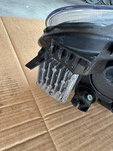 Laden Sie das Bild in den Galerie-Viewer, Frontscheinwerfer Ford Kuga III LV4B13E015-CD Ein Stück (Rechts oder Links) SCH2310656307on