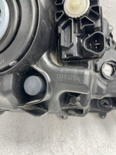 Laden Sie das Bild in den Galerie-Viewer, Frontscheinwerfer Toyota Corolla 81150-02T31-00 Links Scheinwerfer Headlight SCH4187267177fd
