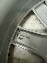 Laden Sie das Bild in den Galerie-Viewer, 4x Alufelge 16 Zoll 6.5" 5x112 49ET Glanz Silber A2464010202 Mercedes-Benz FEL3433649131wb