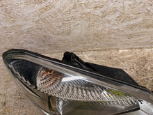 Laden Sie das Bild in den Galerie-Viewer, Frontscheinwerfer Skoda Roomster Fabia I Ein Satz Scheinwerfer Headlight SCH8852464798jp