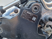Load image into Gallery viewer, Motor Volvo V50 D5244T13 2.4 180PS 132kW 2004 Diesel Engine Unkomplett MOT1066758475ym