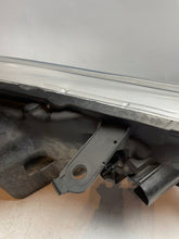 Laden Sie das Bild in den Galerie-Viewer, Frontscheinwerfer Toyota Hilux VIII 81150-0KK60 Ein Stück (Rechts oder Links) SCH4178229895ae