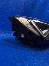 Laden Sie das Bild in den Galerie-Viewer, Frontscheinwerfer Seat Leon 5FB941774 Rechts Scheinwerfer Headlight SCH3375945889tn