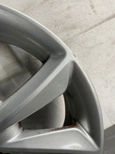 Laden Sie das Bild in den Galerie-Viewer, 1x Alufelge 16 Zoll 6.5&quot; 4x108 47,5ET Glanz Silber H1BJ-1007-C1A Ford Fiesta