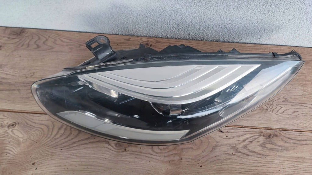 Frontscheinwerfer Renault Megane III 260605817R 030128820100 Vorderseite SCH7440180195hf