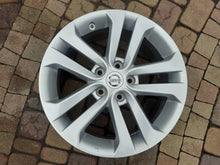 Laden Sie das Bild in den Galerie-Viewer, 1x Alufelge 17 Zoll 7.0" 5x114.3 38ET Silber Nissan Juke Rim Wheel FEL3900608312qs