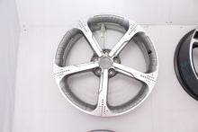 Load image into Gallery viewer, 1x Alufelge 20 Zoll 6.5" 5x114.3 33ET Glanz Silber 403002486 Renault Rim Wheel FEL7715309639um