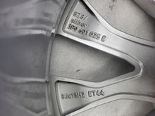 Load image into Gallery viewer, 1x Alufelge 18 Zoll 8.0" 5x112 44ET Glanz Silber 3P0601025E Skoda Superb FEL1493461195vb