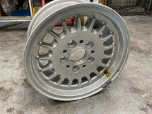 Load image into Gallery viewer, 1x Alufelge 14 Zoll 6.5&quot; 5x120 1125695 BMW E28 Rim Wheel