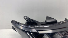 Laden Sie das Bild in den Galerie-Viewer, Frontscheinwerfer Mitsubishi Outlander III 8301D3-32 Rechts Headlight SCH1030115602is