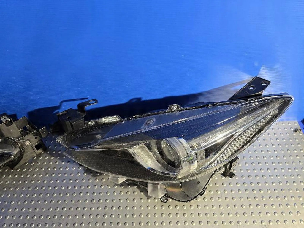 Frontscheinwerfer Mazda III BHR251040 Xenon Ein Stück (Rechts oder Links)