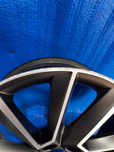 Laden Sie das Bild in den Galerie-Viewer, 1x Alufelge 17 Zoll 6.5&quot; 5x100 657601025D Skoda Scala Kamiq Rim Wheel