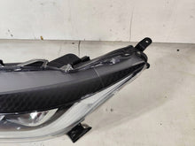Laden Sie das Bild in den Galerie-Viewer, Frontscheinwerfer Toyota Yaris Links Scheinwerfer Headlight SCH8380704216hf