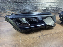 Laden Sie das Bild in den Galerie-Viewer, Frontscheinwerfer Skoda Octavia IV 5E4941010 Rechts Scheinwerfer Headlight SCH6410643101fi