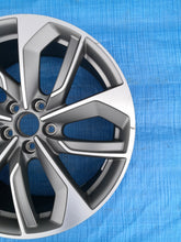 Laden Sie das Bild in den Galerie-Viewer, 1x Alufelge 19 Zoll 8.0" 5x112 45ET 81A601025AC Audi Q2 Rim Wheel FEL7371555452uo