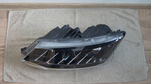 Laden Sie das Bild in den Galerie-Viewer, Frontscheinwerfer Skoda Fabia III 6V1941015B Links Scheinwerfer Headlight SCH7562691764cz