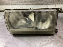 Laden Sie das Bild in den Galerie-Viewer, Frontscheinwerfer Mercedes-Benz W123 127104 Links Scheinwerfer Headlight SCH2629548590ab