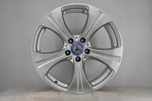 Laden Sie das Bild in den Galerie-Viewer, 4x Alufelge 18 Zoll 8.0&quot; 5x112 38ET Glanz Silber A2534010800 Mercedes-Benz