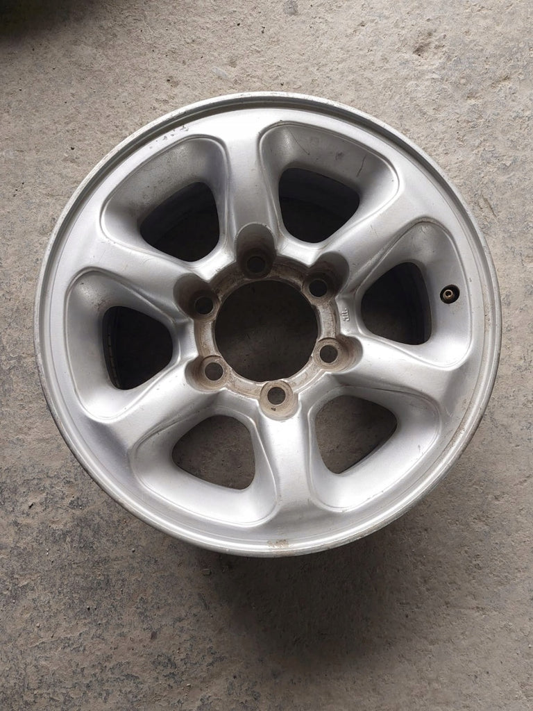 1x Alufelge 15 Zoll 7.0" 6x139.7 10ET Silber Mitsubishi Pajero I Rim Wheel FEL1129012523vn