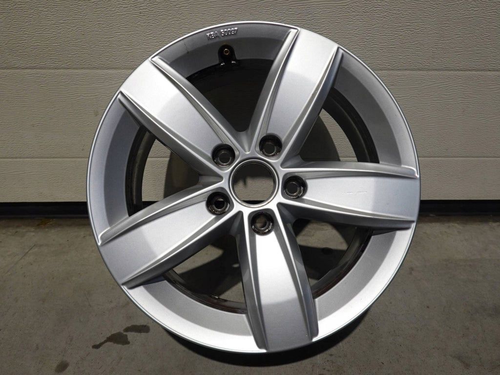 1x Alufelge 16 Zoll 6.5" 5x112 44ET Glanz Silber 5C0071496 VW Beetle Rim Wheel FEL6509213402sg
