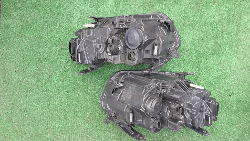 Frontscheinwerfer Dacia Duster 260602287R 260101613R Rechts oder Links