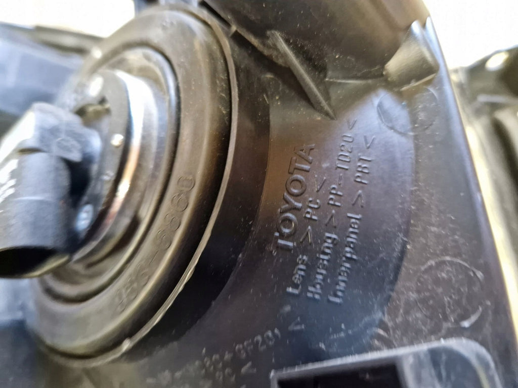 Frontscheinwerfer Toyota III Links Scheinwerfer Headlight SCH3363804381xp
