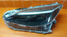 Laden Sie das Bild in den Galerie-Viewer, Frontscheinwerfer Toyota Yaris Cross 0D-310 LED Links Scheinwerfer Headlight SCH3358139582tg