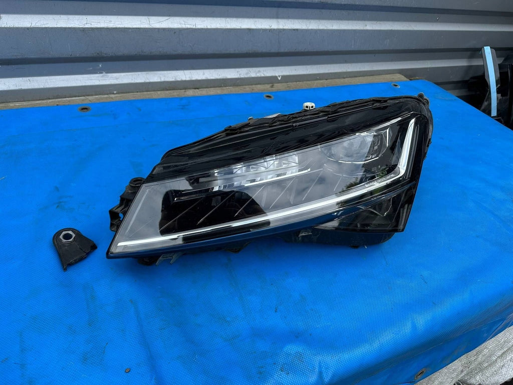 Frontscheinwerfer Skoda Superb III 3V1941015 Ein Stück (Rechts oder Links)