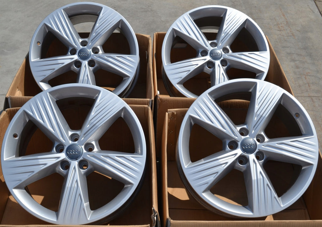 4x Alufelge 19 Zoll 8.0" 5x112 45ET Glanz Silber 89A601025B Audi Q3 Q4 Rim Wheel FEL4529129597og