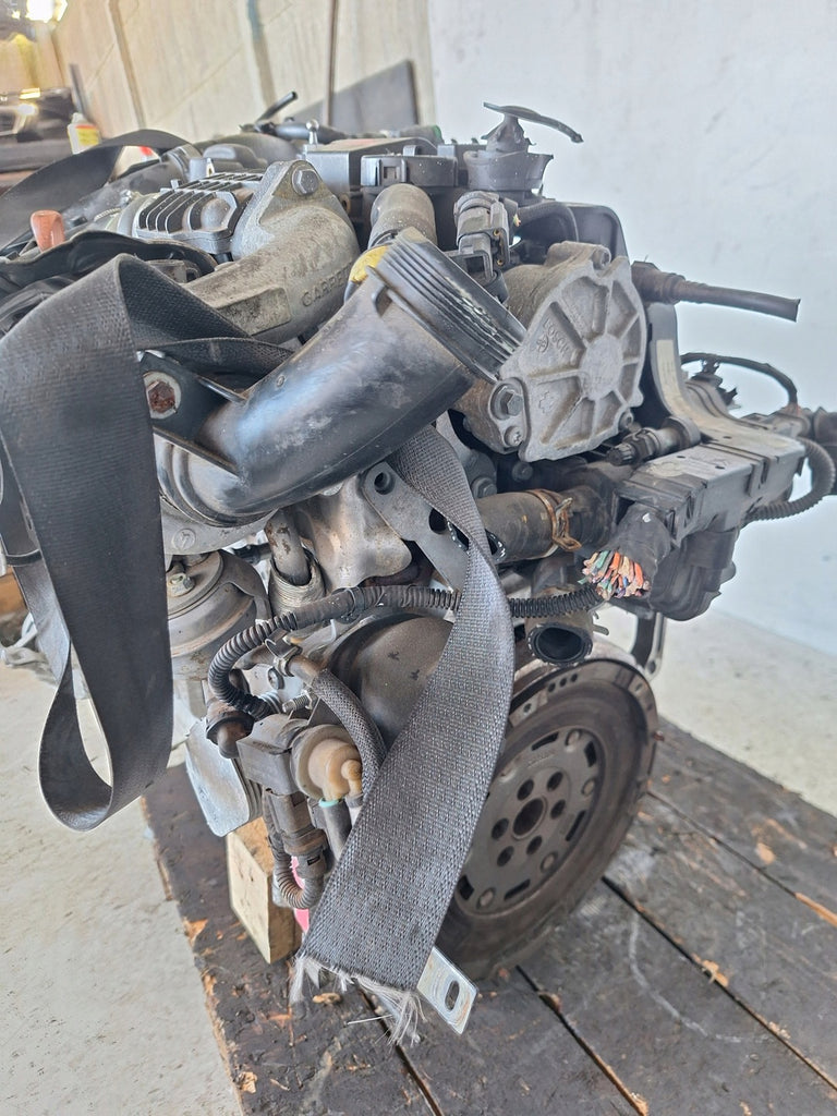 Motor Peugeot 3008 9H05 DV6C 1.6 EHDI 114PS Diesel Engine Unkomplett