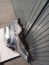 Laden Sie das Bild in den Galerie-Viewer, Frontscheinwerfer Citroën C1 II 90060985 Links Scheinwerfer Headlight SCH8818788516zs