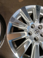 Laden Sie das Bild in den Galerie-Viewer, 1x Alufelge 18 Zoll 7.0" 5x114.3 35ET Glanz Silber Toyota Sienna Rim Wheel FEL6427911013cd