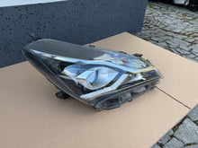 Laden Sie das Bild in den Galerie-Viewer, Frontscheinwerfer Toyota Yaris Rechts Scheinwerfer Headlight SCH7855544338ti