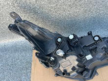 Laden Sie das Bild in den Galerie-Viewer, Frontscheinwerfer Toyota Corolla 81150-02S60 Links Scheinwerfer Headlight SCH5129043297gf