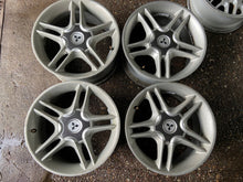 Laden Sie das Bild in den Galerie-Viewer, 4x Alufelge 16 Zoll 7.5" 5x114.3 35ET Silber Dacia Rim Wheel FEL6566769568ds