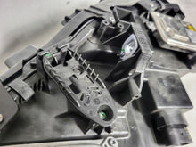 Laden Sie das Bild in den Galerie-Viewer, Frontscheinwerfer Mercedes-Benz X156 A1569061800 Bi-Xenon Rechts Headlight SCH1656167080pe