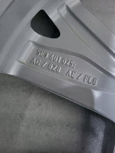 Laden Sie das Bild in den Galerie-Viewer, 1x Alufelge 17 Zoll 6.5&quot; 5x112 46ET 5E3601025AC Skoda Octavia 5e3 Rim Wheel