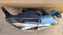Laden Sie das Bild in den Galerie-Viewer, Frontscheinwerfer Mercedes-Benz A4709060900 1EX015016-30 LED Rechts Headlight SCH3797732615ci