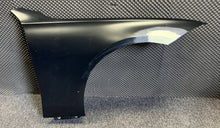 Laden Sie das Bild in den Galerie-Viewer, Kotflügel Mercedes-Benz W223 A2238810200 Vorne Rechts