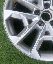 Load image into Gallery viewer, 1x Alufelge 18 Zoll 8.0&quot; 5x112 45ET Glanz Silber 81A601025R Audi Q2 Rim Wheel