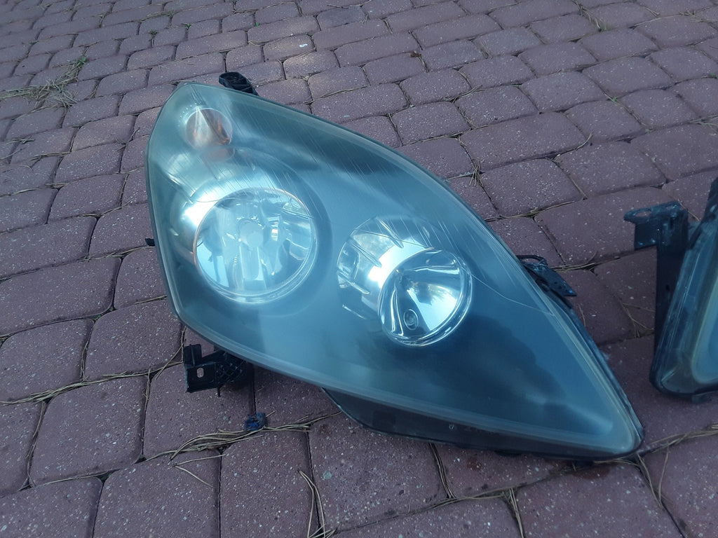 Frontscheinwerfer Opel Zafira B Ein Stück (Rechts oder Links) Headlight