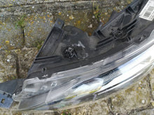 Laden Sie das Bild in den Galerie-Viewer, Frontscheinwerfer Peugeot 2008 I 9825313980 Links Scheinwerfer Headlight