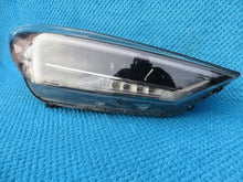 Laden Sie das Bild in den Galerie-Viewer, Frontscheinwerfer Hyundai Tucson 92102-D77XX LED Rechts Scheinwerfer Headlight