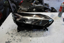 Laden Sie das Bild in den Galerie-Viewer, Frontscheinwerfer Dacia Sandero III 260101940R Rechts Scheinwerfer Headlight