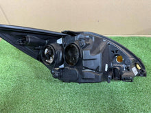 Load image into Gallery viewer, Frontscheinwerfer Ford Focus 8M51-13006-AD Links Scheinwerfer Headlight SCH3986539605ue