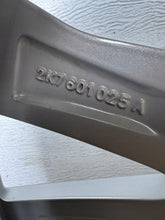 Load image into Gallery viewer, 1x Alufelge 17 Zoll 6.5" 5x112 49ET 2K7601025A VW Passat Golf I Rim Wheel FEL3301350531pk