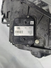 Laden Sie das Bild in den Galerie-Viewer, Frontscheinwerfer Volvo 31698825 Xenon Rechts Scheinwerfer Headlight SCH8802043626lg